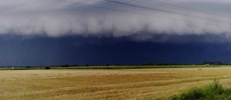 UWAGA. Nad nasz teren nadciągają burze z gradem  - Zdjęcie główne