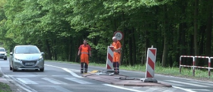  Kierowca osobówki ściął wysepkę na ścieżce  - Zdjęcie główne