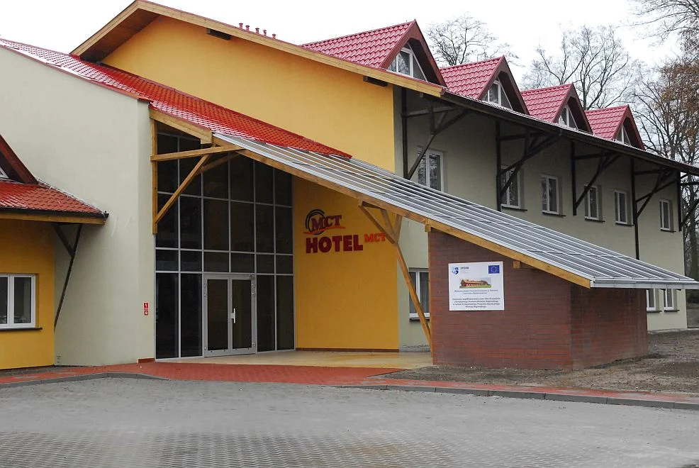 Mieszkaniec: “Hotel MCT w Żerkowie w 100% wynajęty dla Ukraińców. Dla mnie to kpina”. Co na to dyrektor?  - Zdjęcie główne