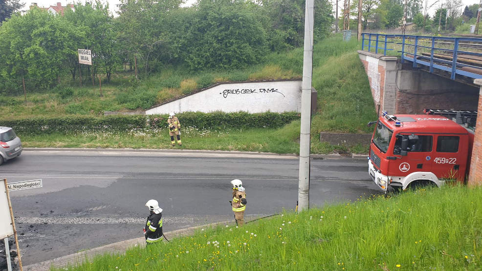 Jarocin. Odpady z oczyszczalni ścieków na ulicy Niepodległości