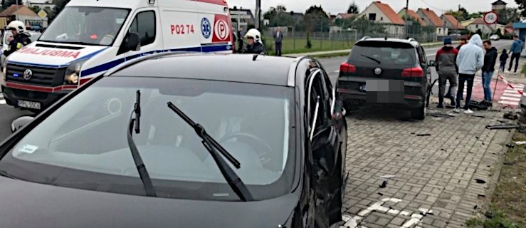 Groźnie wyglądające zderzenie volkswagena z hyundaiem na skrzyżowaniu w Jarocinie  - Zdjęcie główne