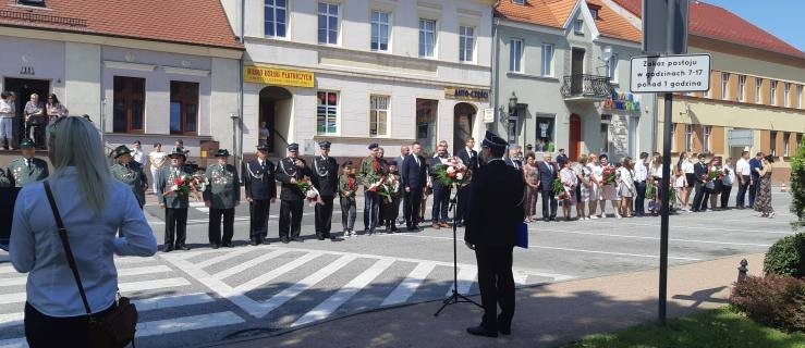 Burmistrz Żerkowa złożył kwiaty pod pomnikiem [GALERIA, WIDEO] - Zdjęcie główne