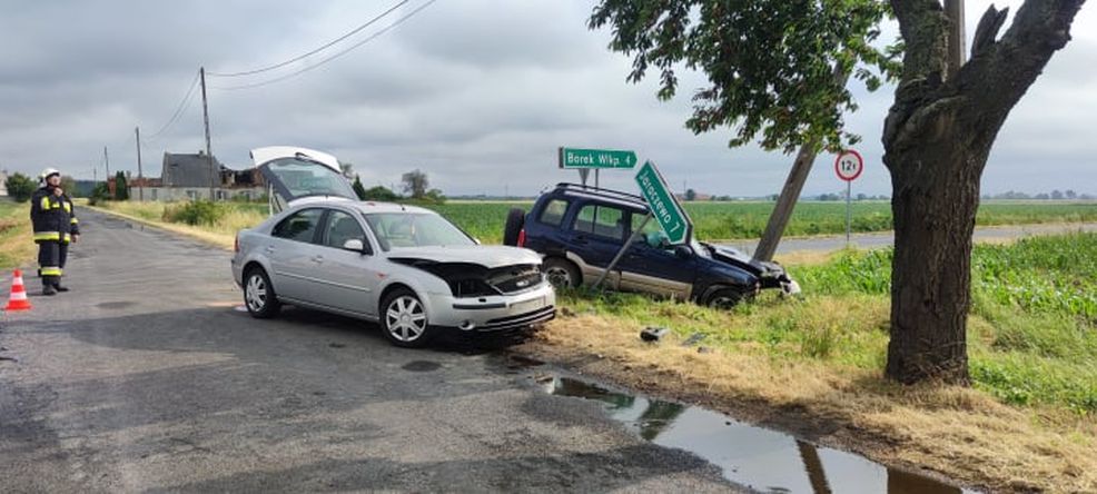 Zderzenie forda  i suzuki na skrzyżowaniu w Cerekwicy