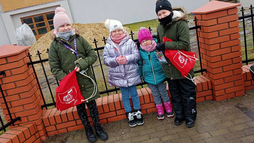 30. finał Wielkiej Orkiestry Świątecznej Pomocy na Ziemi Jarocińskiej. Kwestują mimo wiatru i deszczu