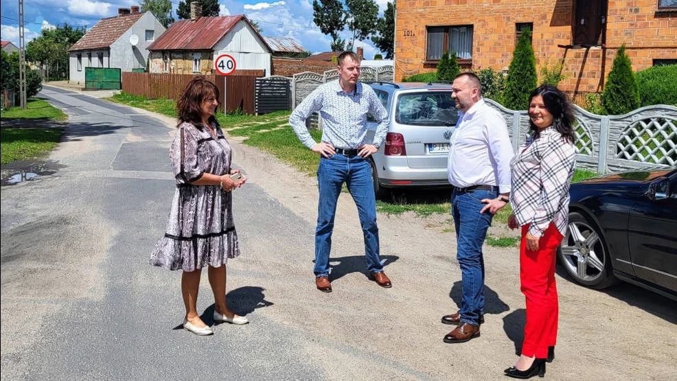 Władze doglądają przebudowę drogi Żerków - Raszewy - Komorze Przybysławskie [ZDJECIA] - Zdjęcie główne