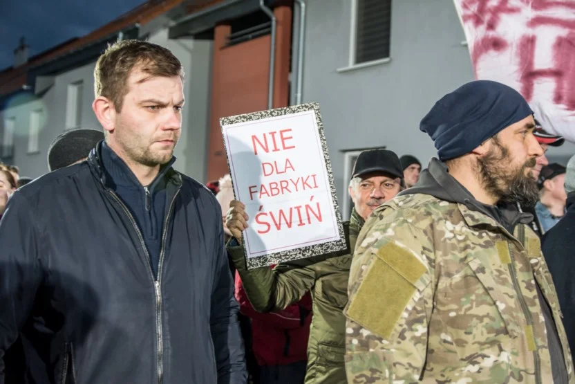 Zaskakująca decyzja w sprawie budowy ogromnej chlewni w Siedleminie. Wcześniej mieszkańcy protestowali. Sprawą zajmowała się między innymi telewizja 