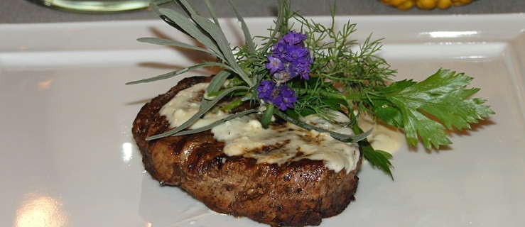 Stek z polędwicy wołowej z sosem gorgonzola  - Zdjęcie główne
