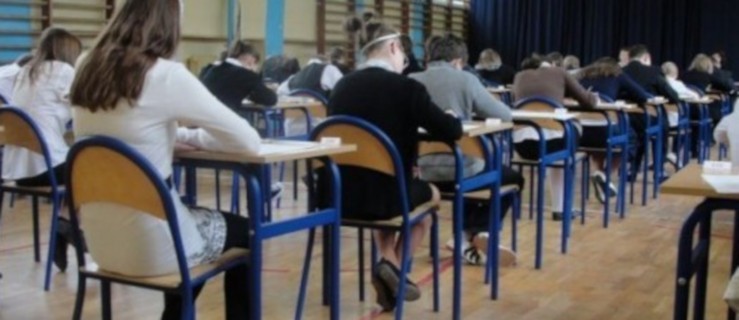 Ósmoklasiści rozpoczynają egzaminy w wyjątkowych warunkach  - Zdjęcie główne