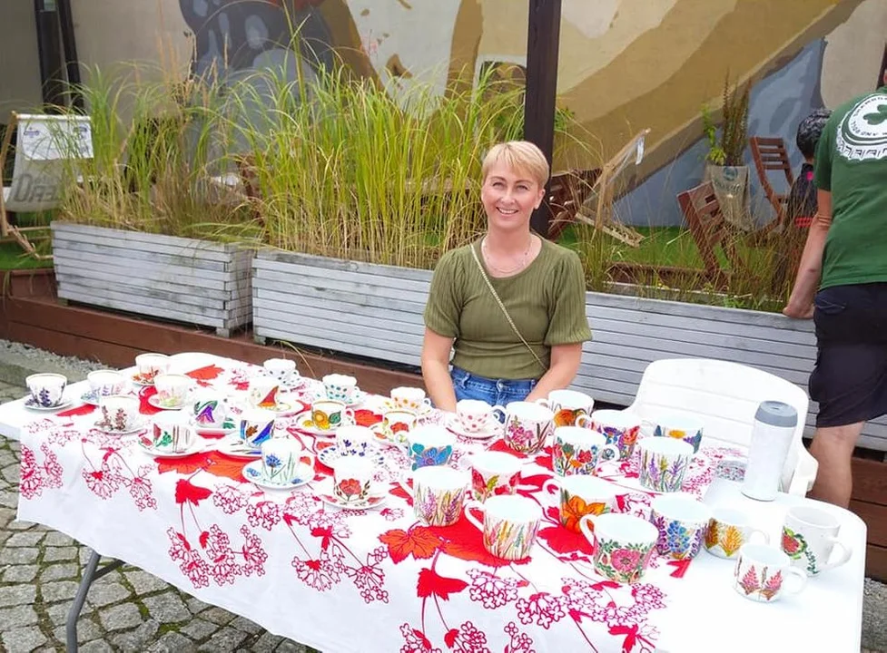 Mózg na dzwonku, camper, kwiaty i anioły na kubkach. Poznaj twórczość Moniki Kuli z Jarocina - Zdjęcie główne