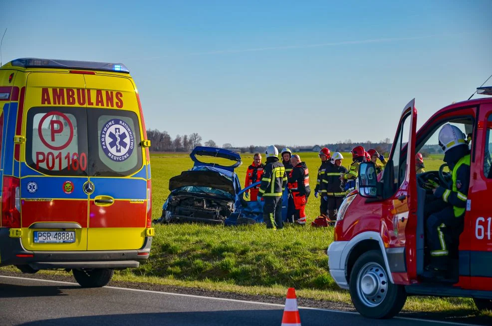 Wypadek na krajowej jedenastce. Jedna osoba w szpitalu [ZDJĘCIA] - Zdjęcie główne