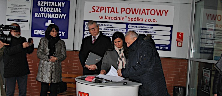 Nowa karetka w Jarocinie. Zobacz za czyje pieniądze  - Zdjęcie główne