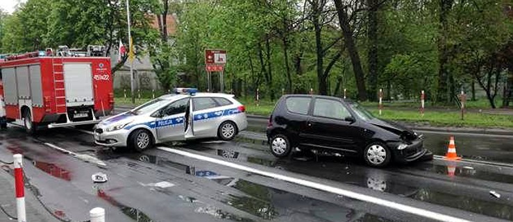 Zderzenie na skrzyżowaniu. Jedna osoba w szpitalu - Zdjęcie główne