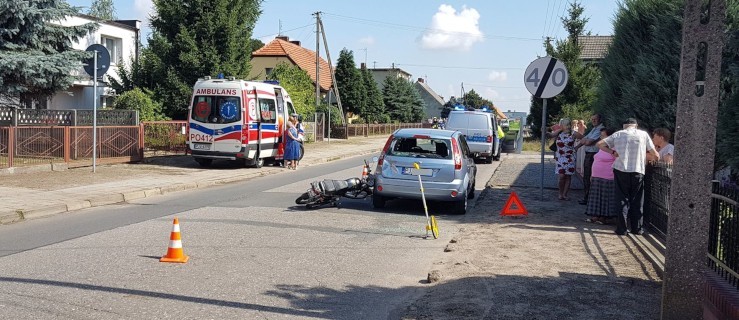 Pijany motorowerzysta uderzył w tył auta osobowego.     - Zdjęcie główne