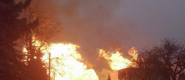 Strażacy z Jarocina walczą z pożarem w Jankowie - Zdjęcie główne