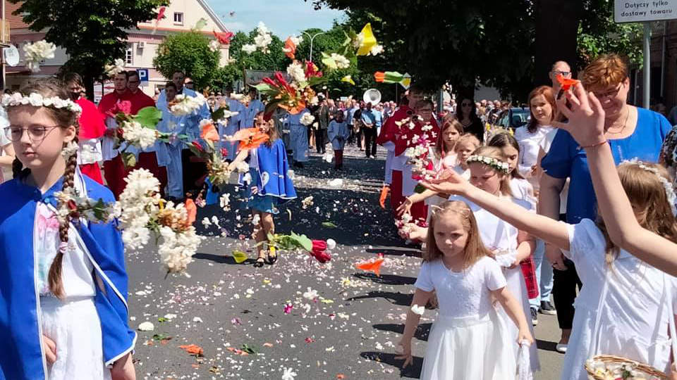 Jarocin. Jak wyglądała procesja Bożego Ciała z kościoła św. Marcina do Chrystusa Króla? [FOTO] - Zdjęcie główne