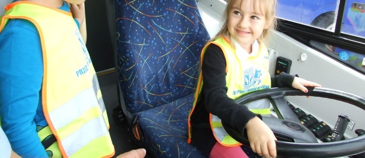 Dzieci za kierownicą autobusu. Już mają plany - Zdjęcie główne