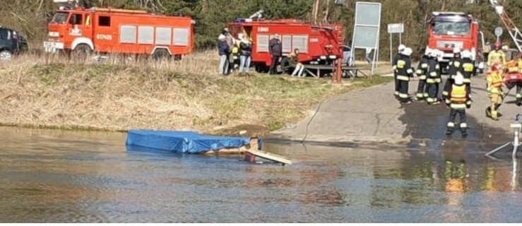 Ciągnik rolniczy z przyczepą w  Warcie. Są wstępnie ustalenia policji  - Zdjęcie główne