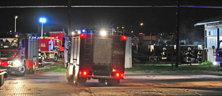 Kilkudziesięciu strażaków uratowało tartak [WIDEO]  - Zdjęcie główne