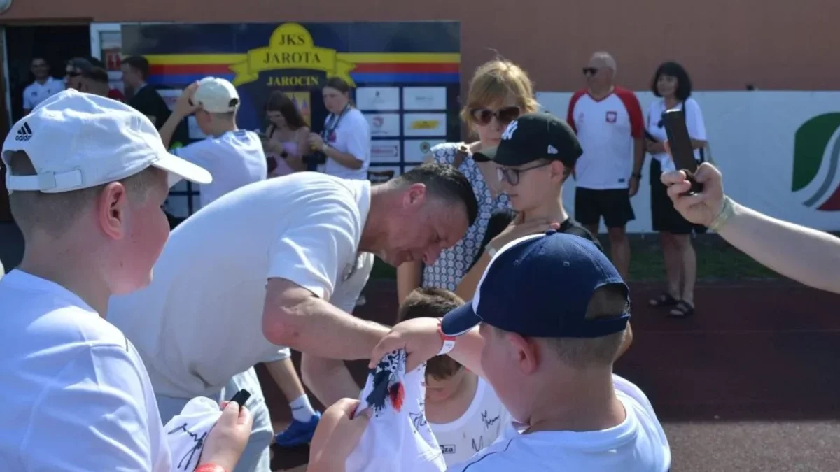 Legendy polskiej piłki zagrały w Jarocinie [ZDJĘCIA, WIDEO]