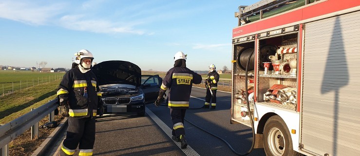 Pożar samochodu na obwodnicy Jarocina - Zdjęcie główne