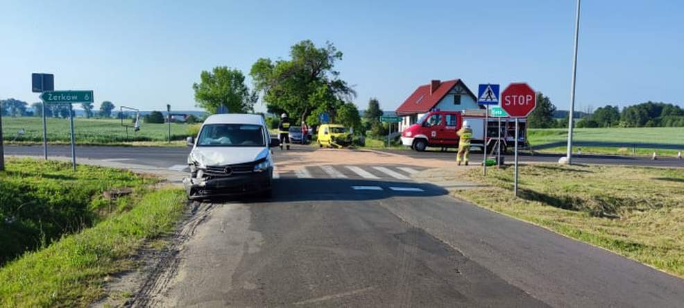  Nissanem wymusił pierwszeństwo. Zderzenie na skrzyżowaniu w Radlinie [ZDJĘCIA] - Zdjęcie główne