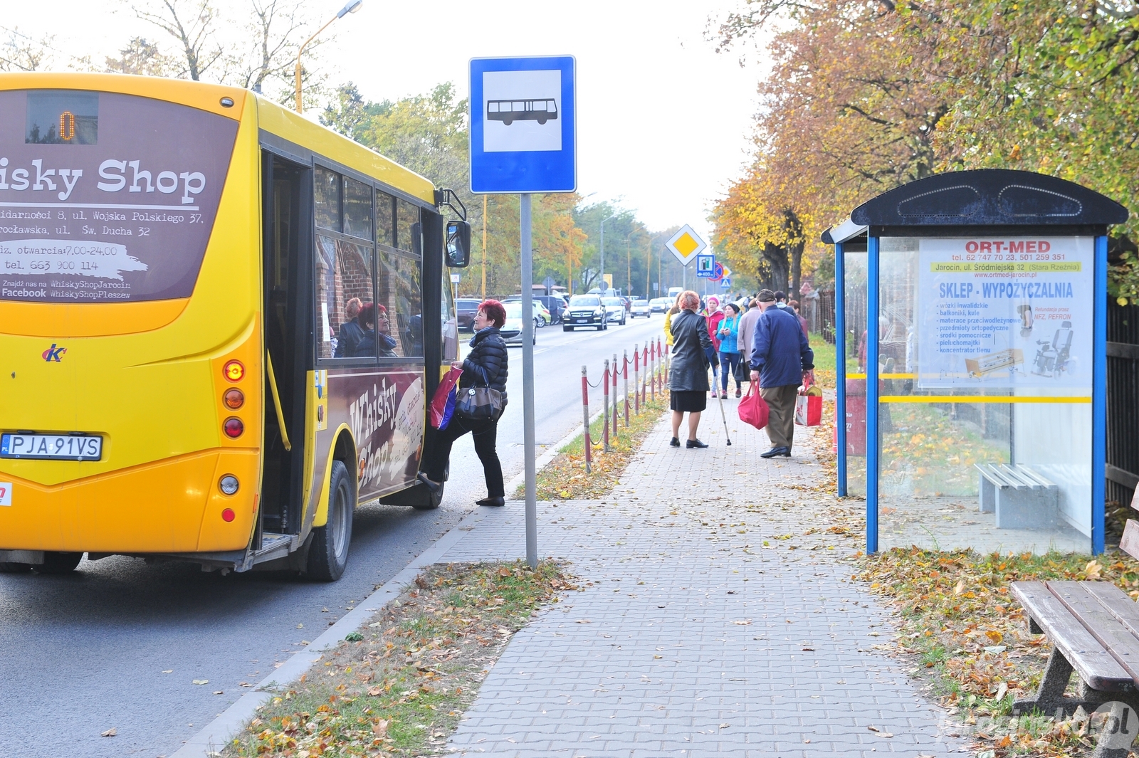 Jarocin. Dzień przed 1 listopada na cmentarzach - Zdjęcie główne