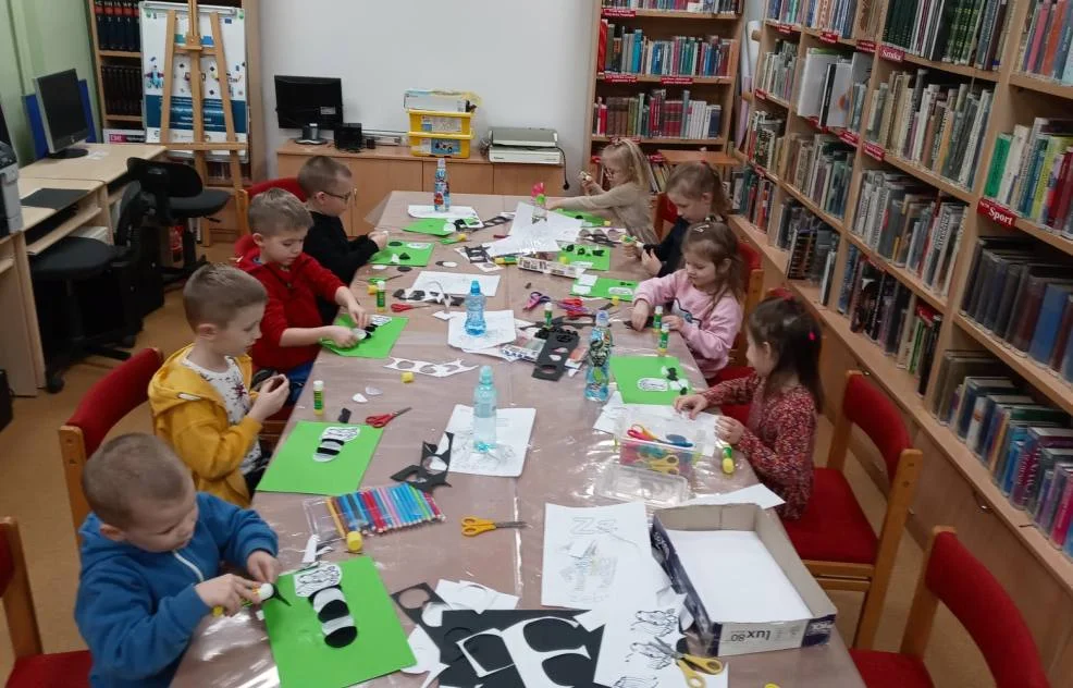 Biblioteka w Nowym Mieście ogłasza konkurs plastyczny dla dzieci. Trzeba stworzyć swojego dinozaura - Zdjęcie główne