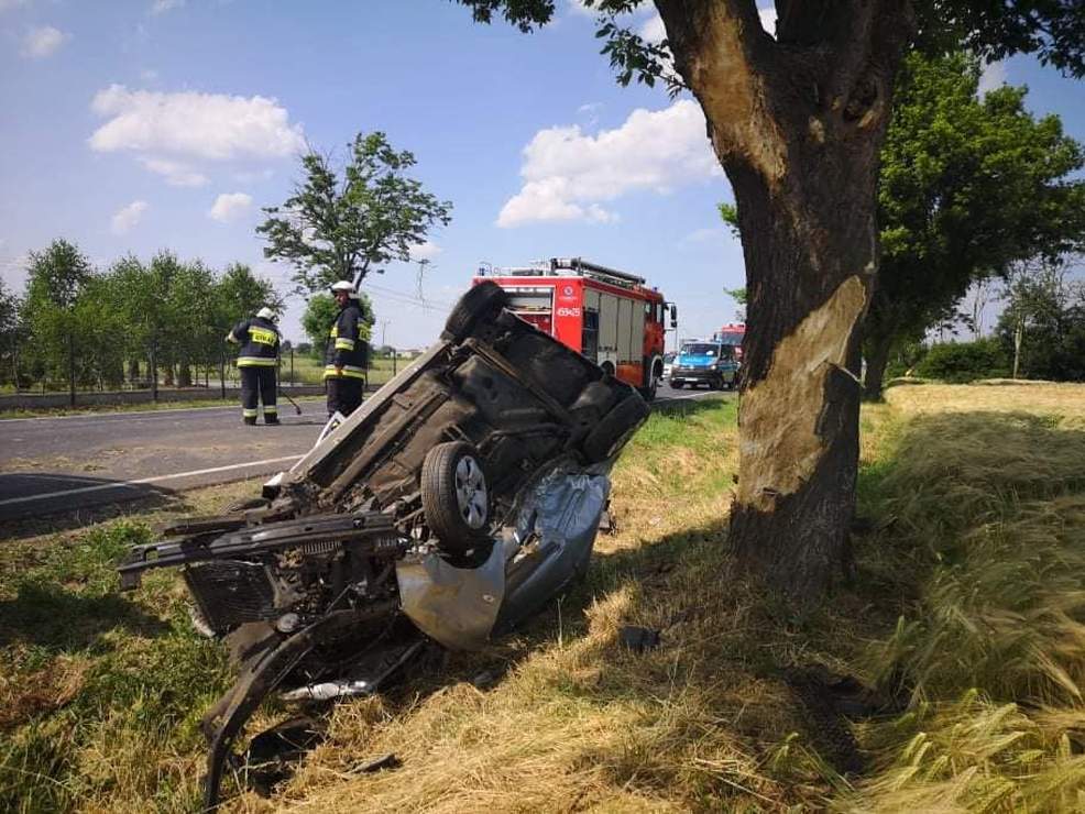 27-latka wyprzedzała BMW na DK 15 w Golinie. Doprowadziła do dachowania. Miała amfetaminę [ZDJĘCIA]  - Zdjęcie główne