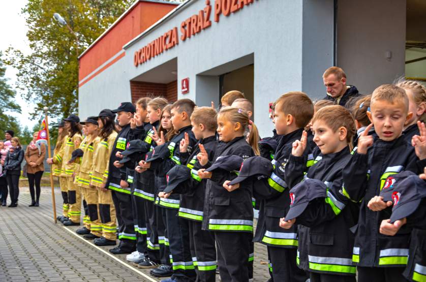 Ślubowanie Dziecięcych i Młodzieżowych Drużyn Pożarniczych OSP Golina   