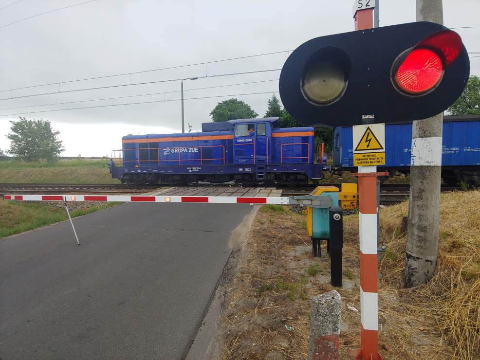 Centymetry od śmierci na przejeździe kolejowym w Mieszkowie   