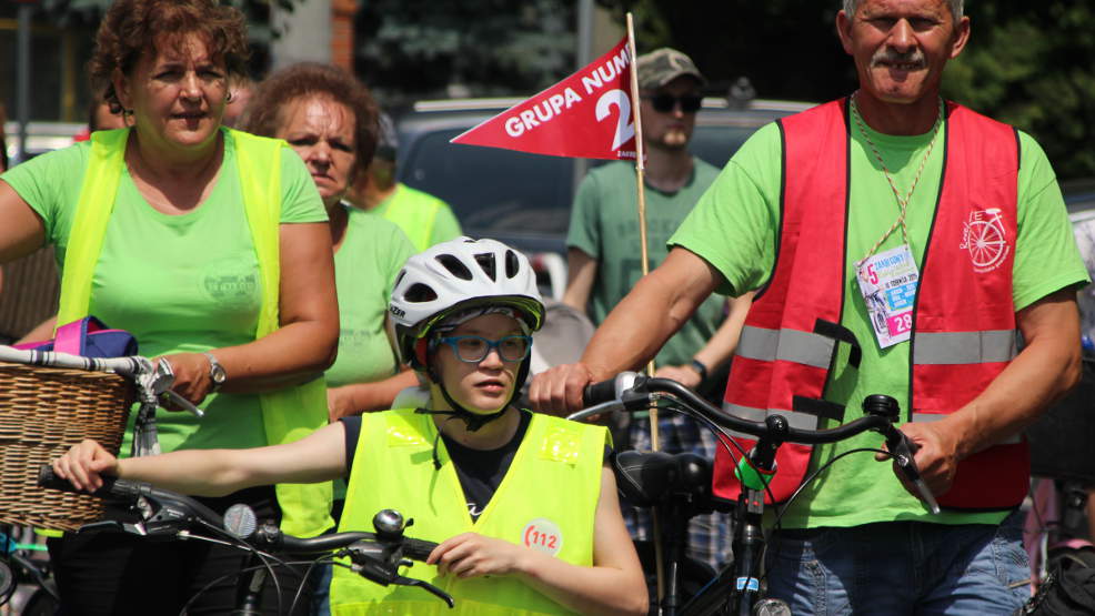 Weekend z RoweLOVE Jarocin. Rajd dla fundacji i sprzątanie ścieżek - Zdjęcie główne