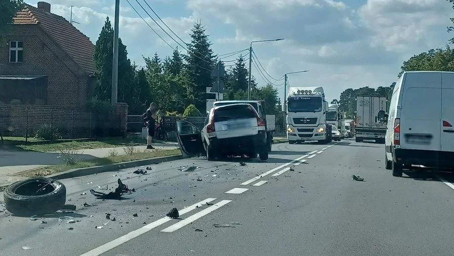 W Witaszycach doszło do zderzenia trzech pojazdów. Na miejsce udają się służby [AKTUALIZACJA, ZDJĘCIA] - Zdjęcie główne