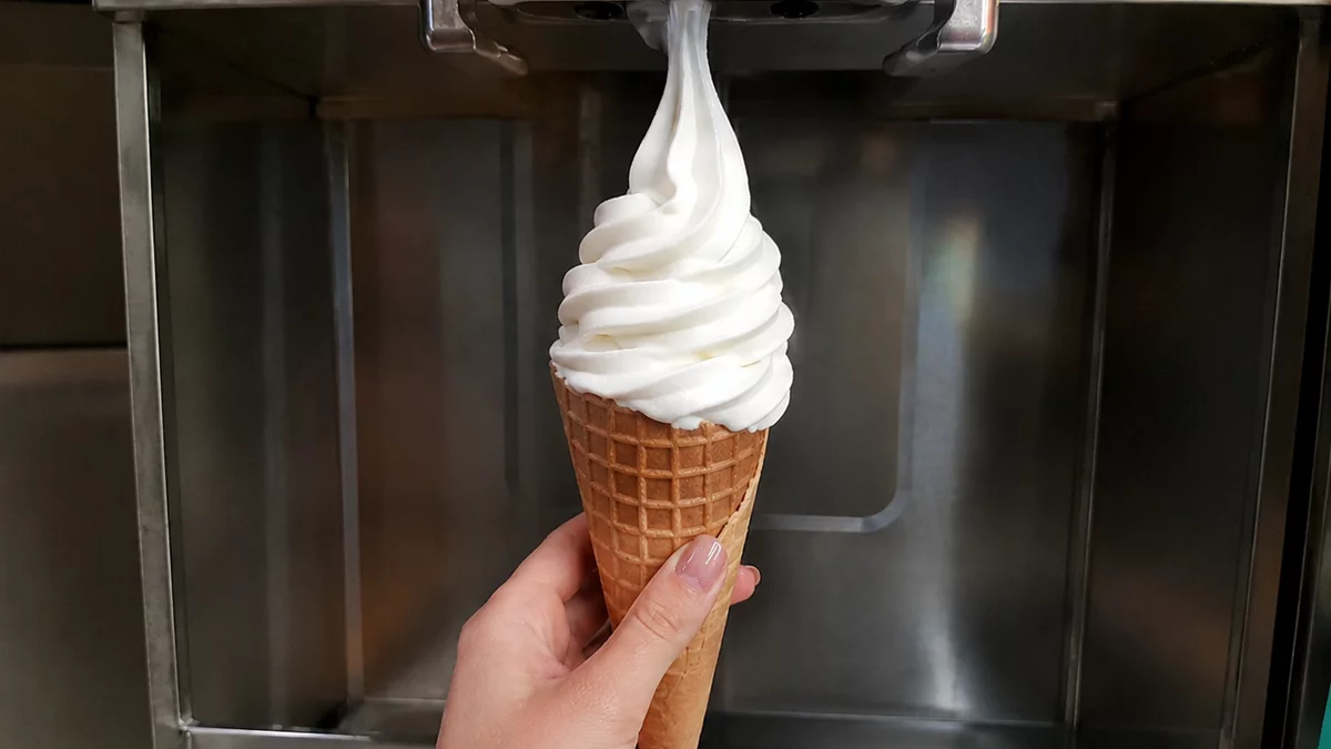 Będą rozdawać lody za darmo. Wystarczy, iż staniesz w tych godzinach w kolejce
