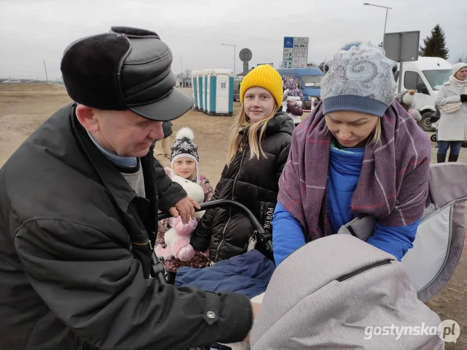 Jarocinianki jadą na granicę pomagać uchodźcom. Potrzebne są ciepłe koce  - Zdjęcie główne