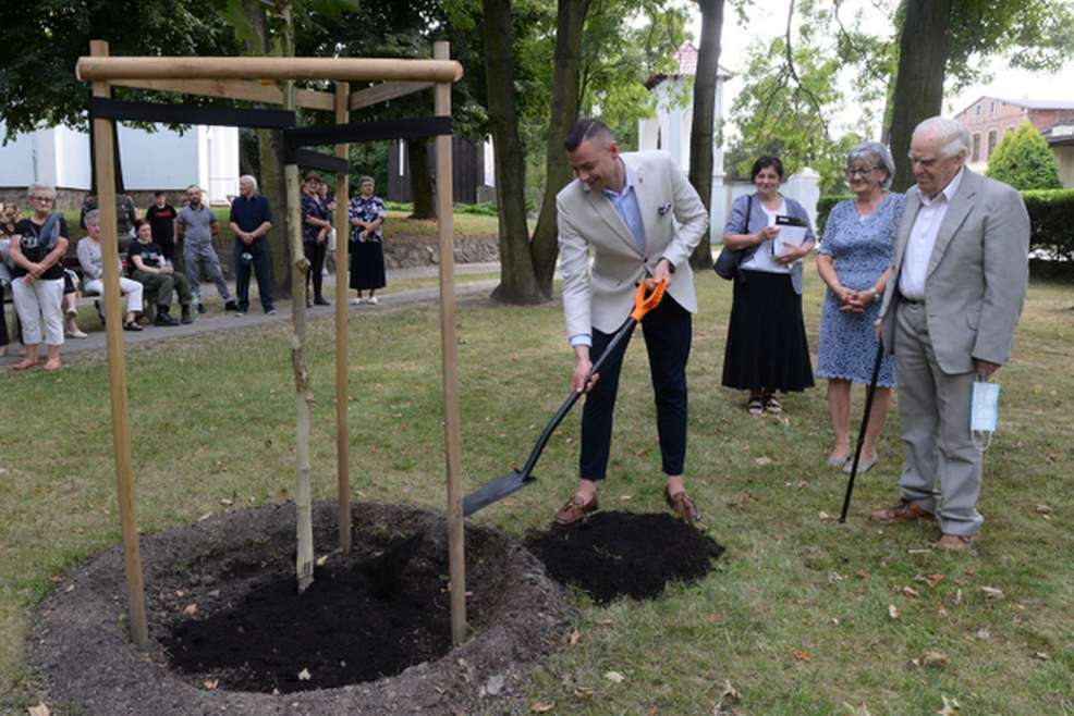 Jarocin. Uczcili 150 urodziny dyrygenta i założyciela chóru - Kazimierza Barwickiego