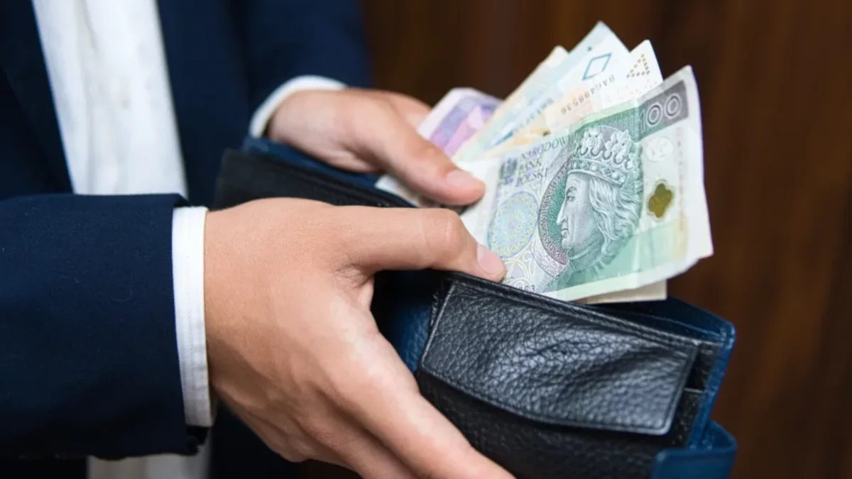 Burmistrzowie, wójtowie, starosta powiatu jarocińskiego - kto, ile zarabia i jaką podwyżkę dostał? [SONDA]