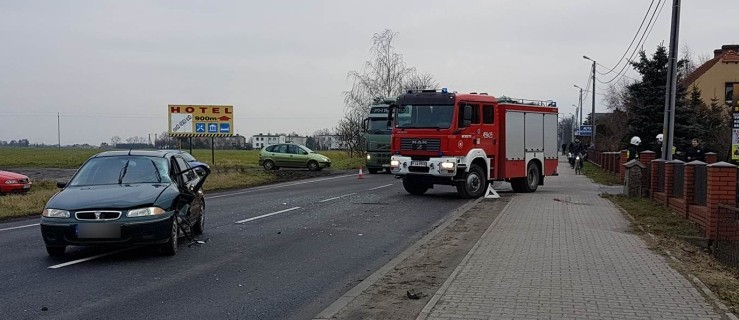 Ciężarówka uderzyła w auto osobowe na drodze krajowej  - Zdjęcie główne