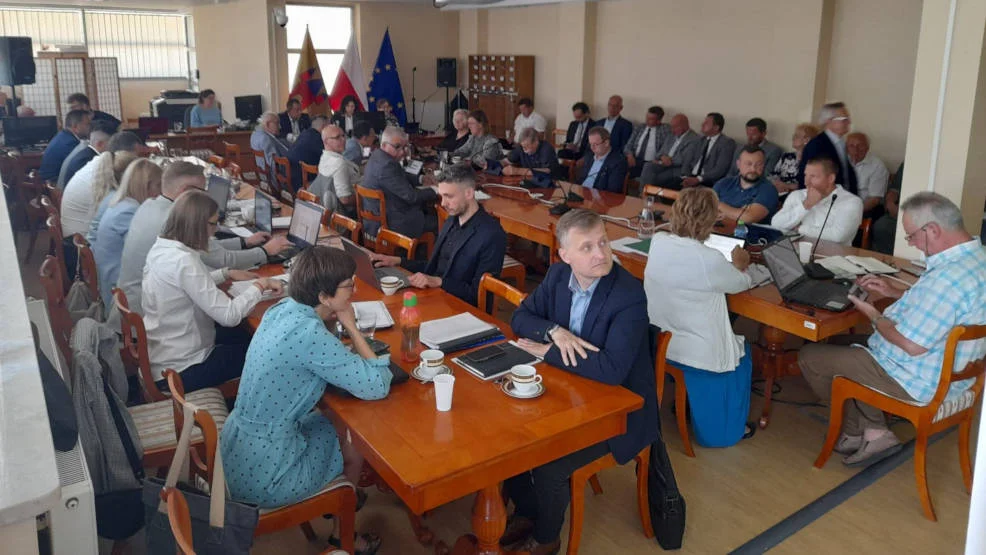 Radni mieli uchwalić zmiany w studium uwarunkowań gminy Jarocin. Posiedzenie zostało przełożone - Zdjęcie główne