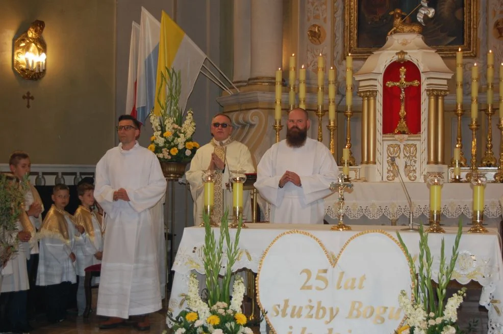 Jubileusz proboszcza parafii w Cielczy. W sobotę były prezenty, a w niedzielę festyn