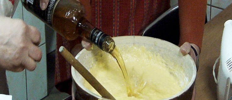 Zrób pączki z rumem lub faworki - Zdjęcie główne