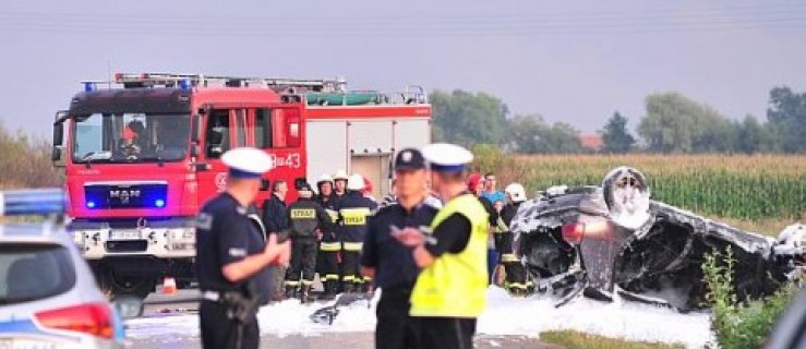 Jedna osoba zginęła w płonącym samochodzie [AKTUALIZACJA] - Zdjęcie główne