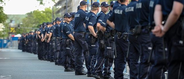 Wtargnął na jezdnię. Miał pecha, za kierownicą siedział policjant  - Zdjęcie główne