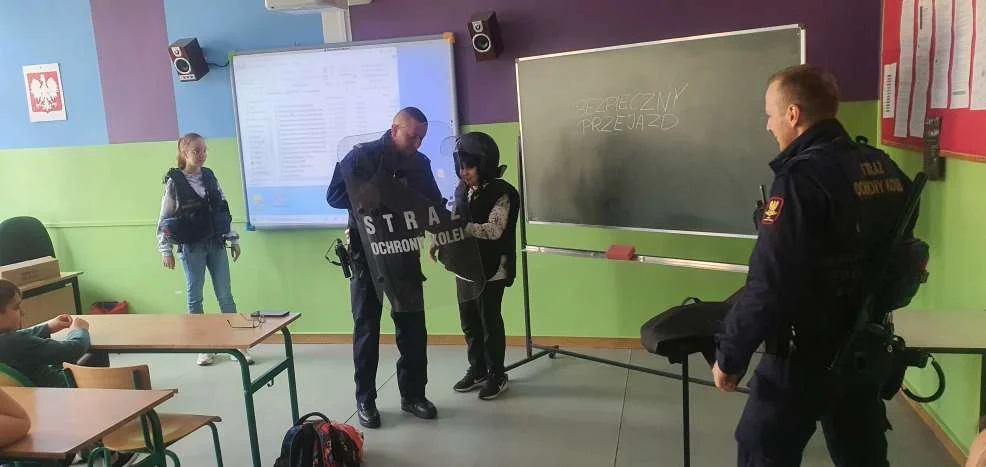 Już 10 lat szkoła w Łuszczanowie uczestniczy w kampanii „Bezpieczny Przejazd” [ZDJĘCIA] - Zdjęcie główne
