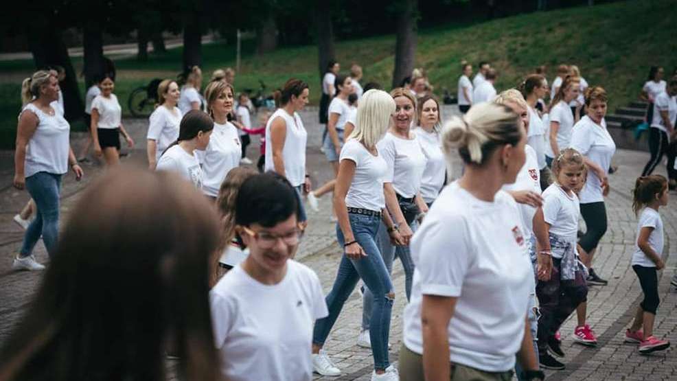Żerków. Tańczyli i zbierali na leczenie chorej Karoliny Fajfer