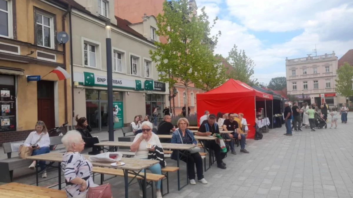 Wielkie święto na rynku - jarociński samorząd obchodzi 35. urodziny. Każdy może przyjść [ZDJĘCIA] - Zdjęcie główne