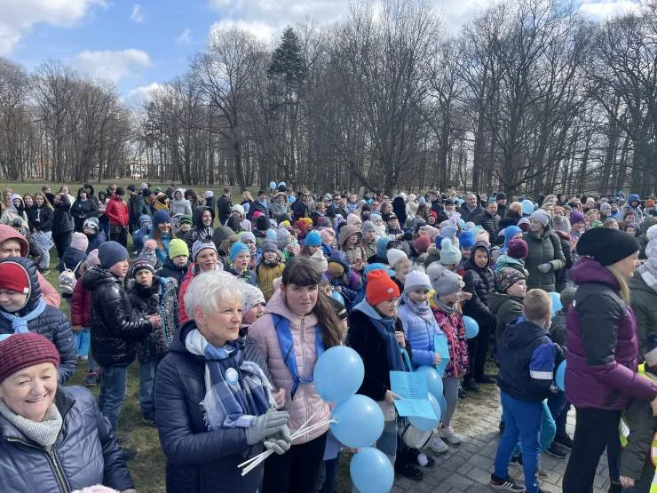 Marsz dla autyzmu w Jarocinie z największą liczbą uczestników [ZDJĘCIA, WIDEO] - Zdjęcie główne
