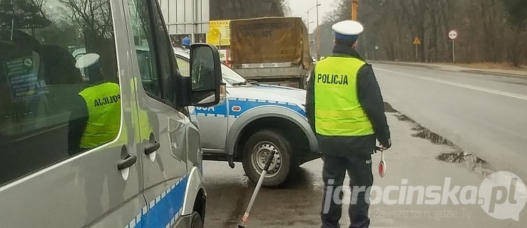  On rozpędził się mercedesem, a ona jeepem. Na ich drodze stanęła policja  - Zdjęcie główne