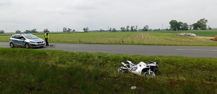  Motocyklista zakończył jazdę w rowie - Zdjęcie główne