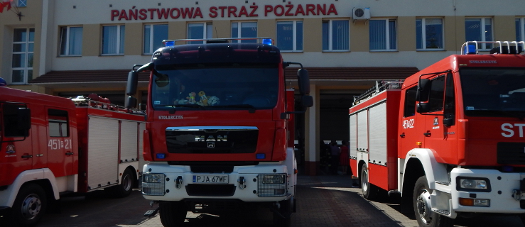 Wpadł do studzienki deszczowej. Konieczna była interwencja straży pożarnej  - Zdjęcie główne