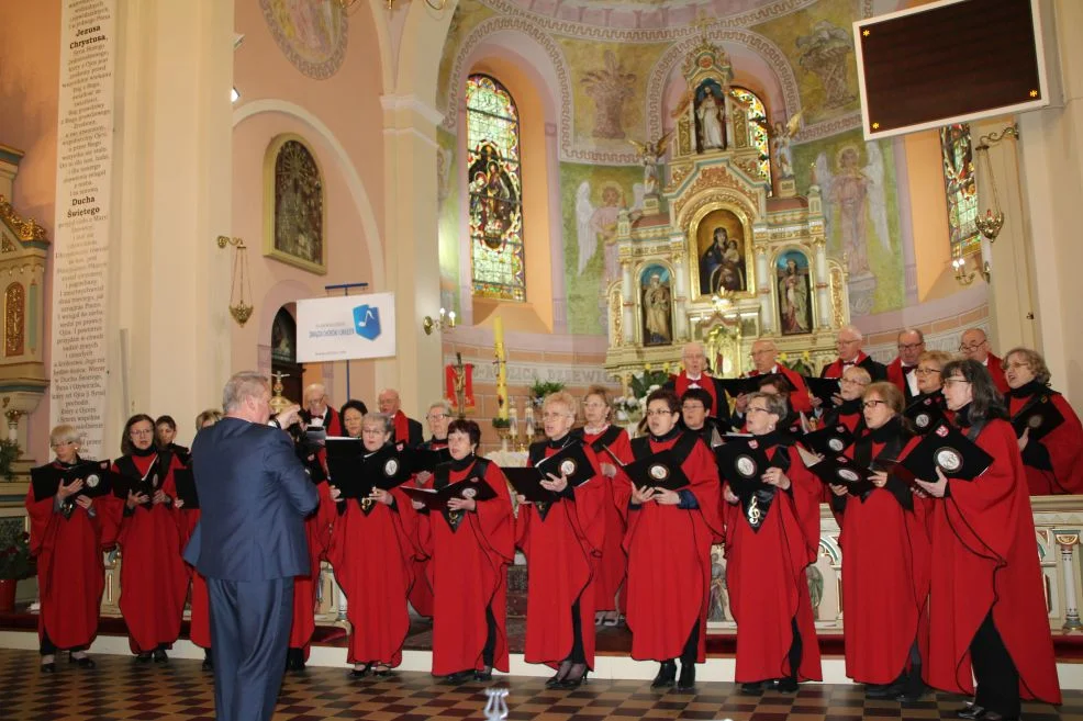 Śpiewacy z Jarocina na pielgrzymce chórów i orkiestr [ZDJĘCIA] - Zdjęcie główne